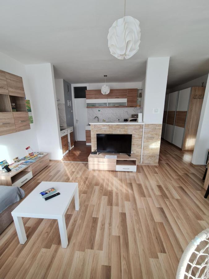 Apartment Pemper - Self Check In And Check Out Otočac Exterior foto