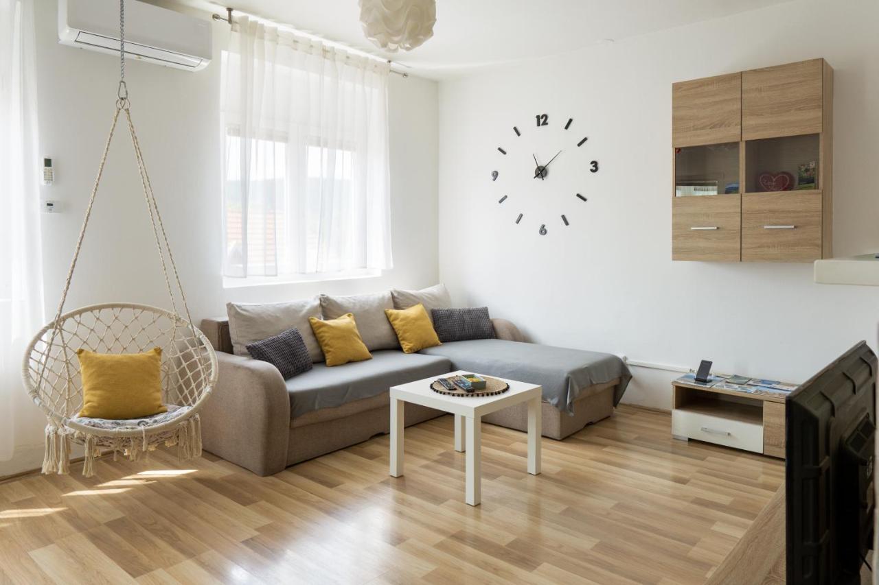 Apartment Pemper - Self Check In And Check Out Otočac Exterior foto