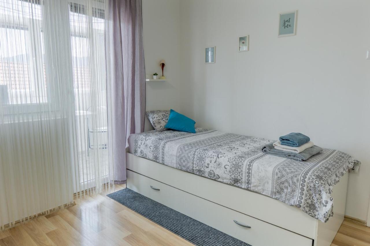 Apartment Pemper - Self Check In And Check Out Otočac Exterior foto